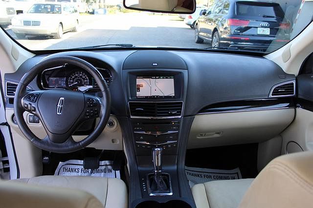2015 Lincoln MKT null image 35