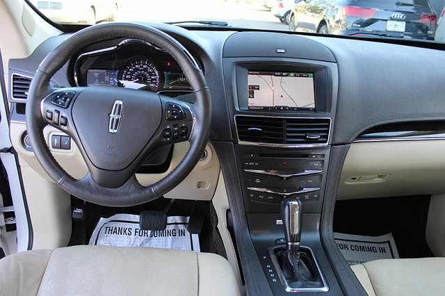 2015 Lincoln MKT null image 36