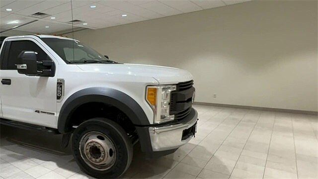 2017 Ford F-550 XL image 3