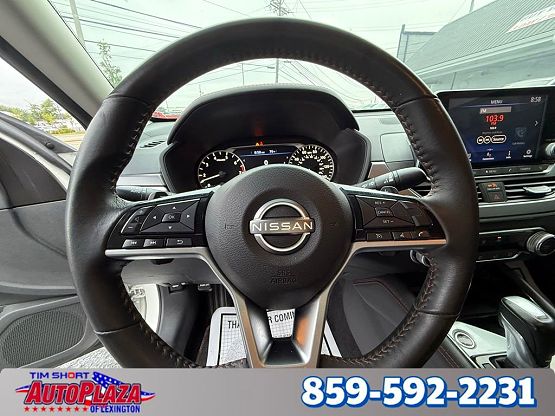2023 Nissan Altima 2.5 SR photo 9