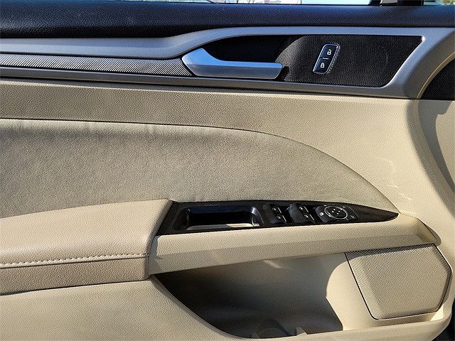 2015 Ford Fusion SE image 11