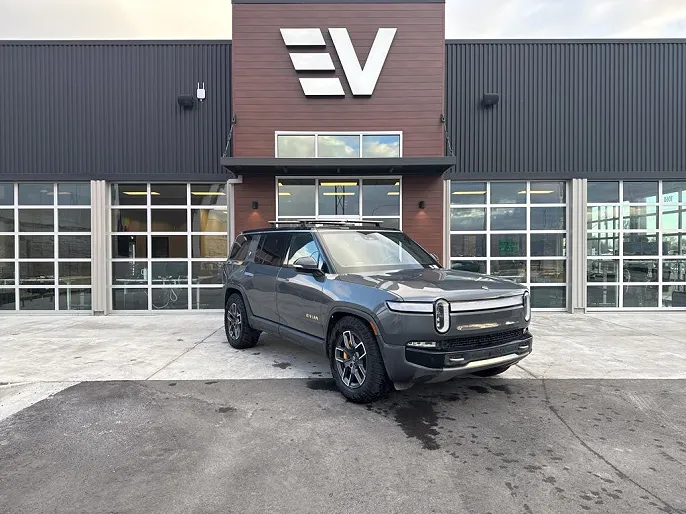 2022 Rivian R1S