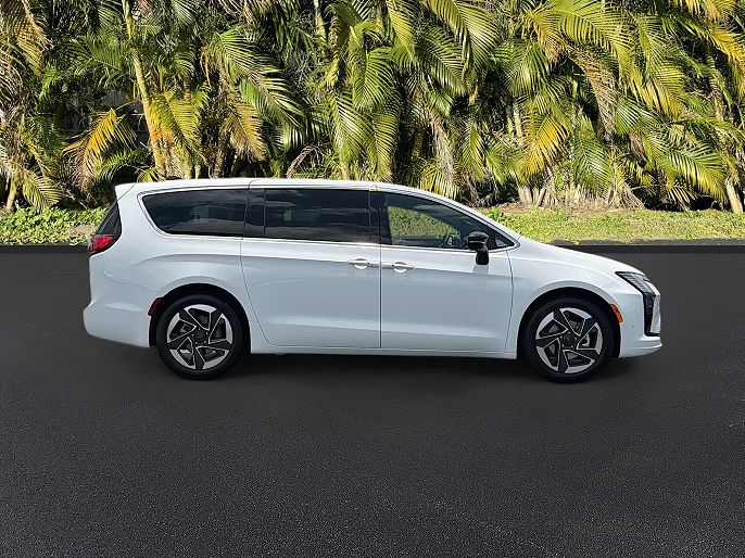 2027 Chrysler Pacifica