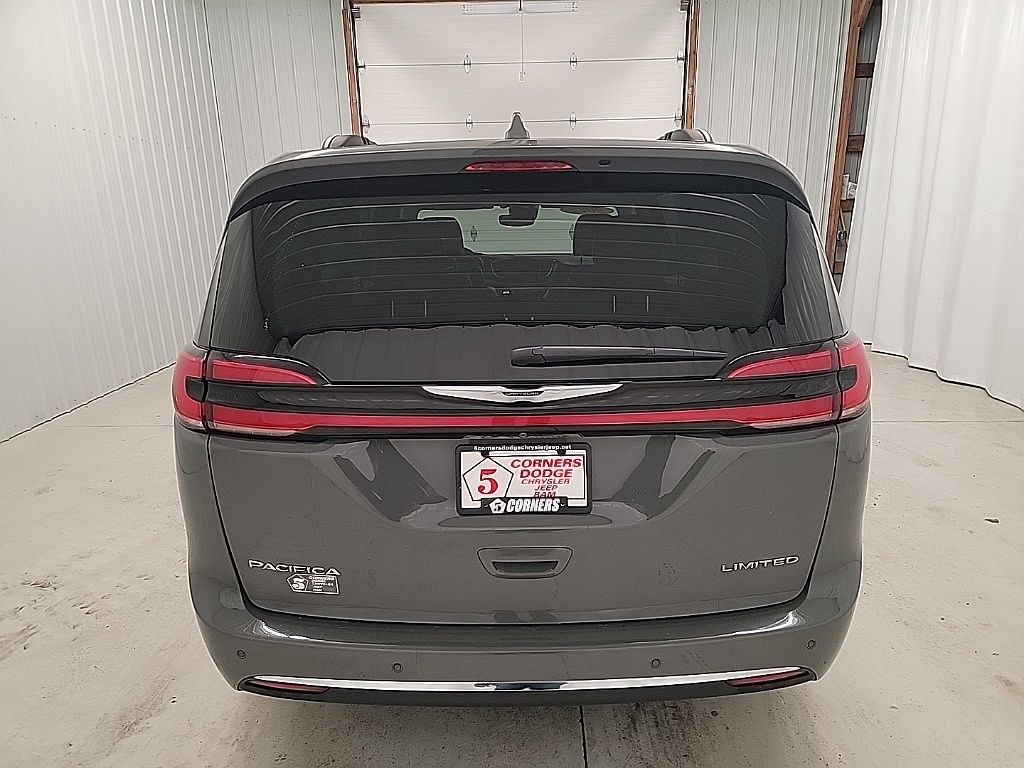 2022 Chrysler Pacifica Limited image 3