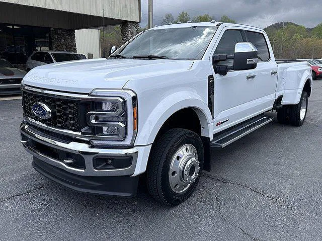 2023 Ford F-450 Lariat image 0