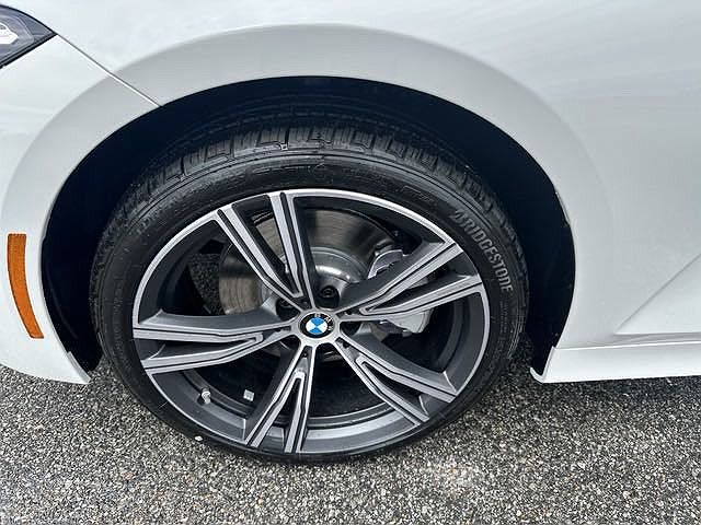 2024 BMW 3 Series 330i image 5