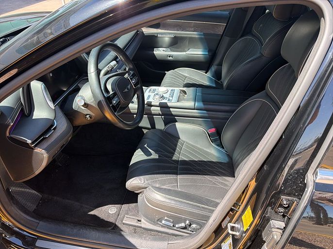 2023 Genesis G90