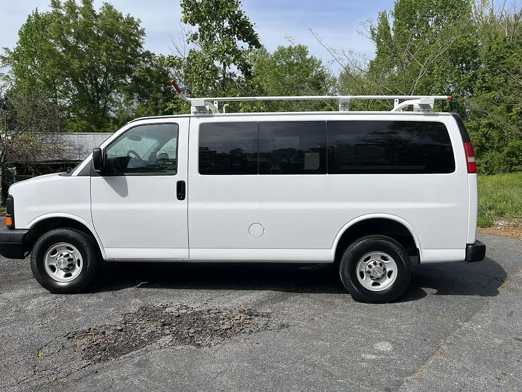 2013 Chevrolet Express 2500 image 2