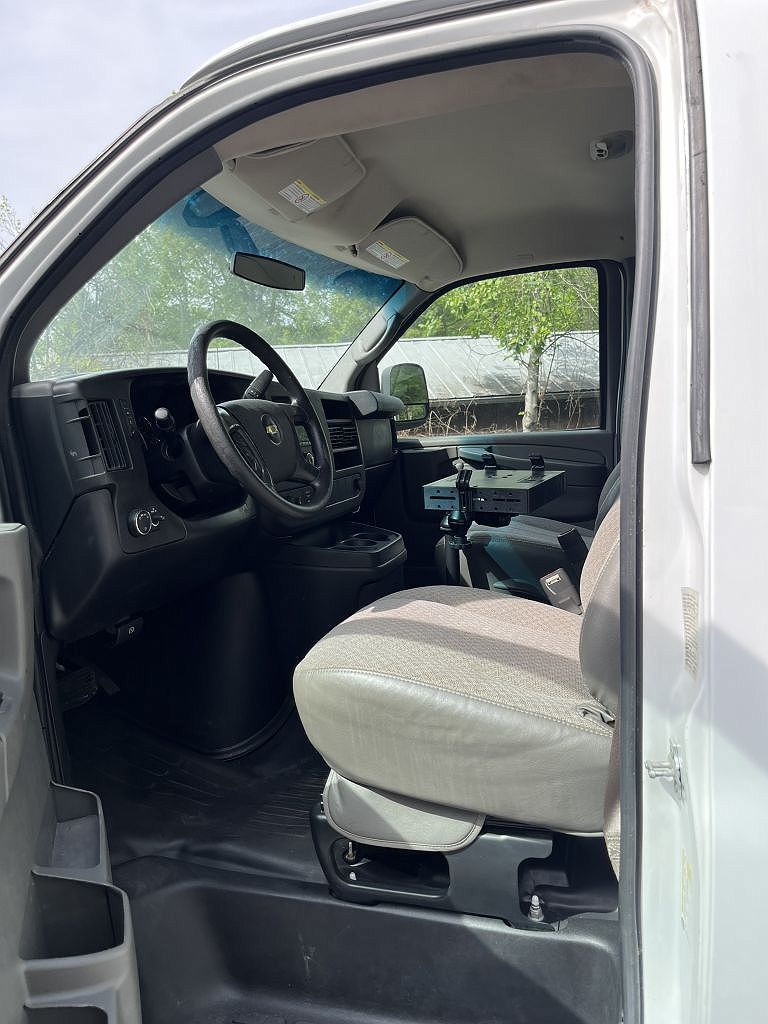2013 Chevrolet Express 2500 image 3