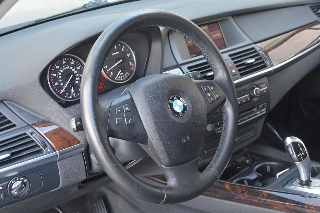 2009 BMW X5 xDrive30i image 3