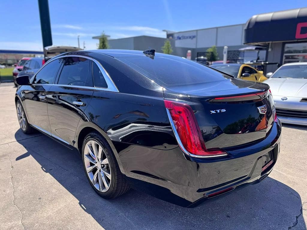 2018 Cadillac XTS Livery image 5