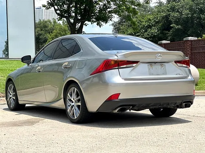 2019 Lexus IS