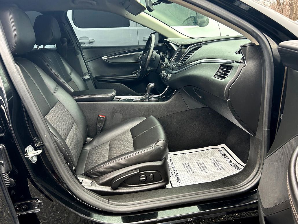 2017 Chevrolet Impala LT image 3