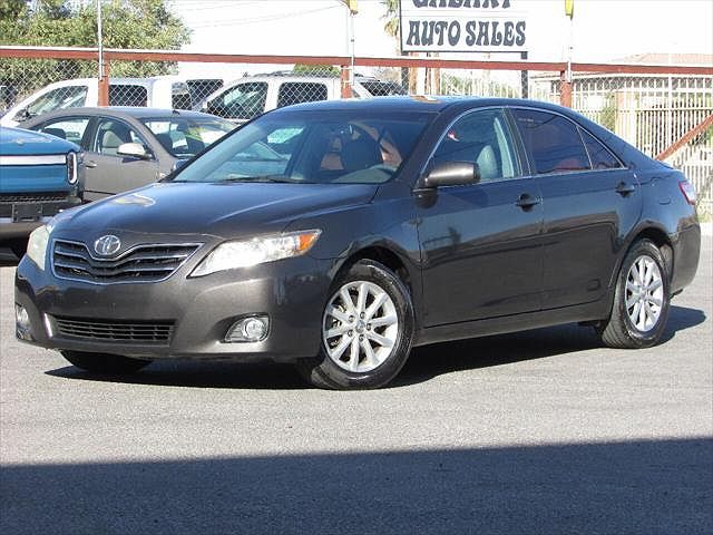 2011 Toyota Camry XLE image 0
