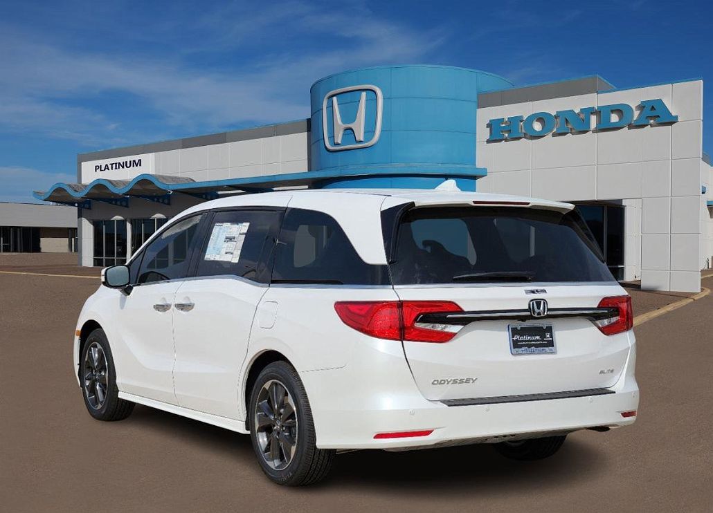 2024 Honda Odyssey Elite image 2