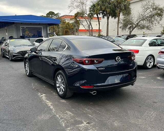 2022 Mazda Mazda3 Base image 2