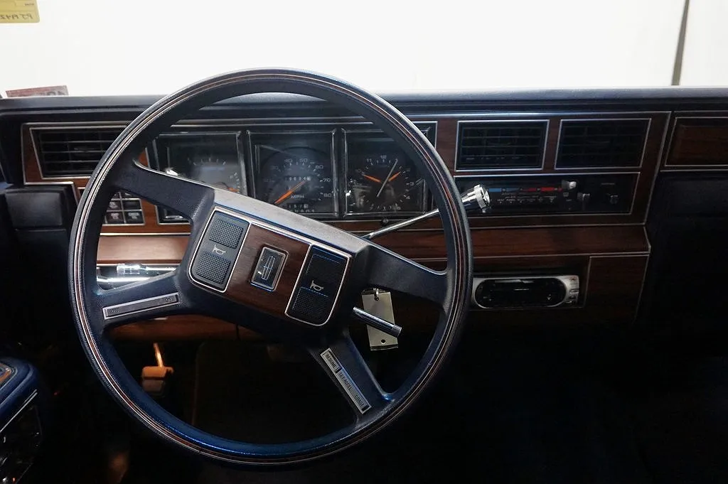 1988 Lincoln Town Car null image 11
