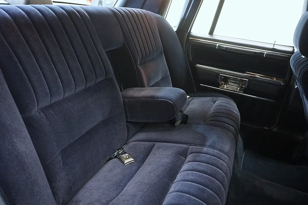 1988 Lincoln Town Car null image 17