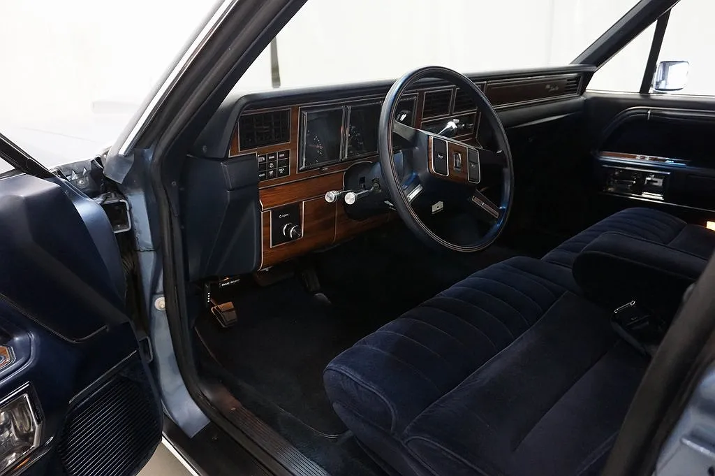 1988 Lincoln Town Car null image 7