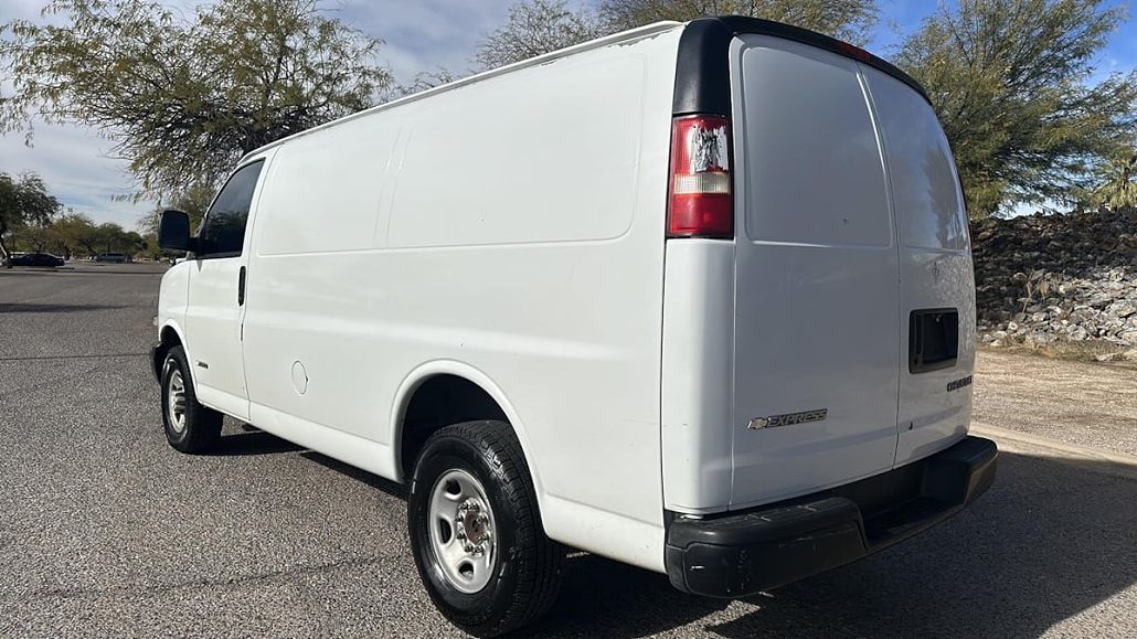 2005 Chevrolet Express 2500 image 3