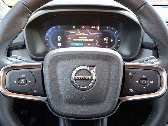 2025 Volvo XC40 Core photo 11