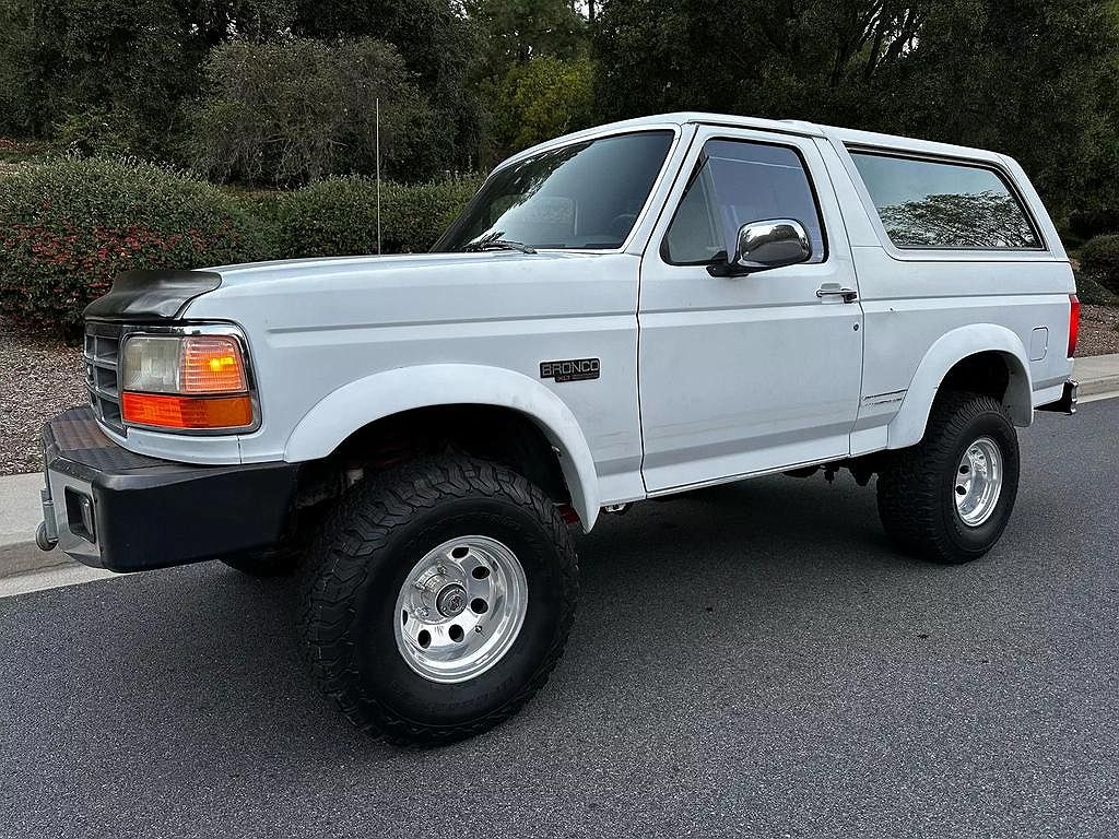 1993 Ford Bronco null image 0