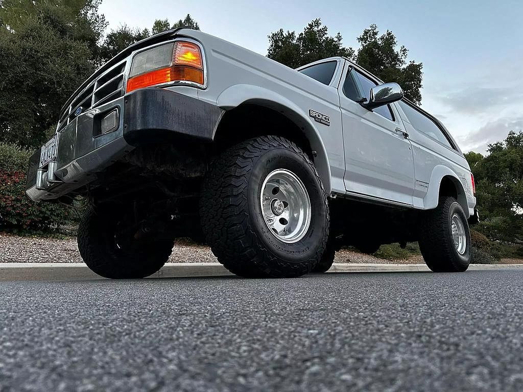 1993 Ford Bronco null image 2
