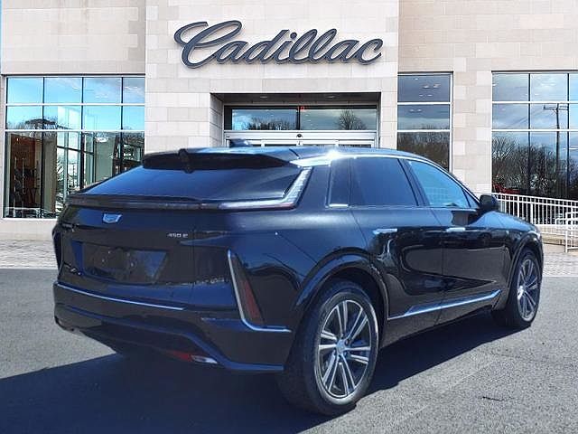 2024 Cadillac Lyriq Luxury 2 image 2