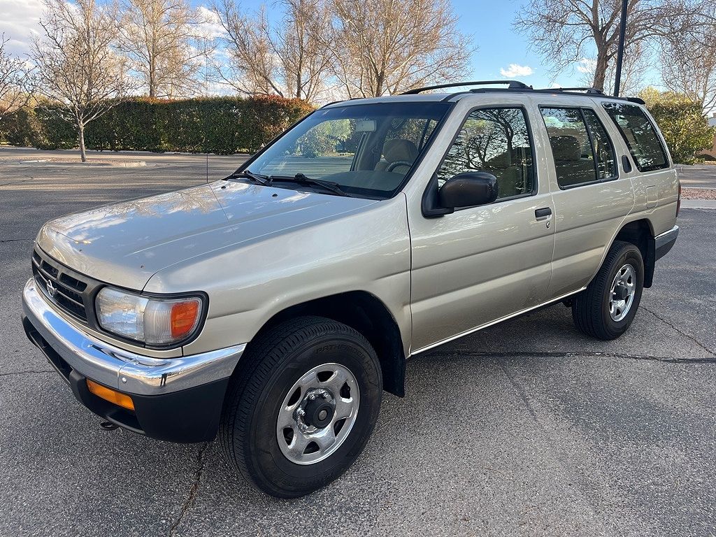 1998 Nissan Pathfinder LE image 0