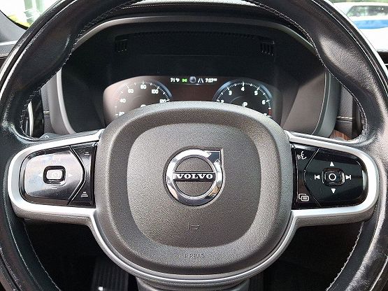 2020 Volvo XC60 T5 Inscription photo 11