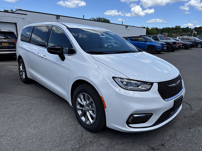 2025 Chrysler Pacifica