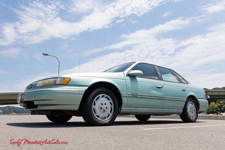 1995 Ford Taurus null image 3