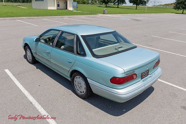 1995 Ford Taurus null image 5