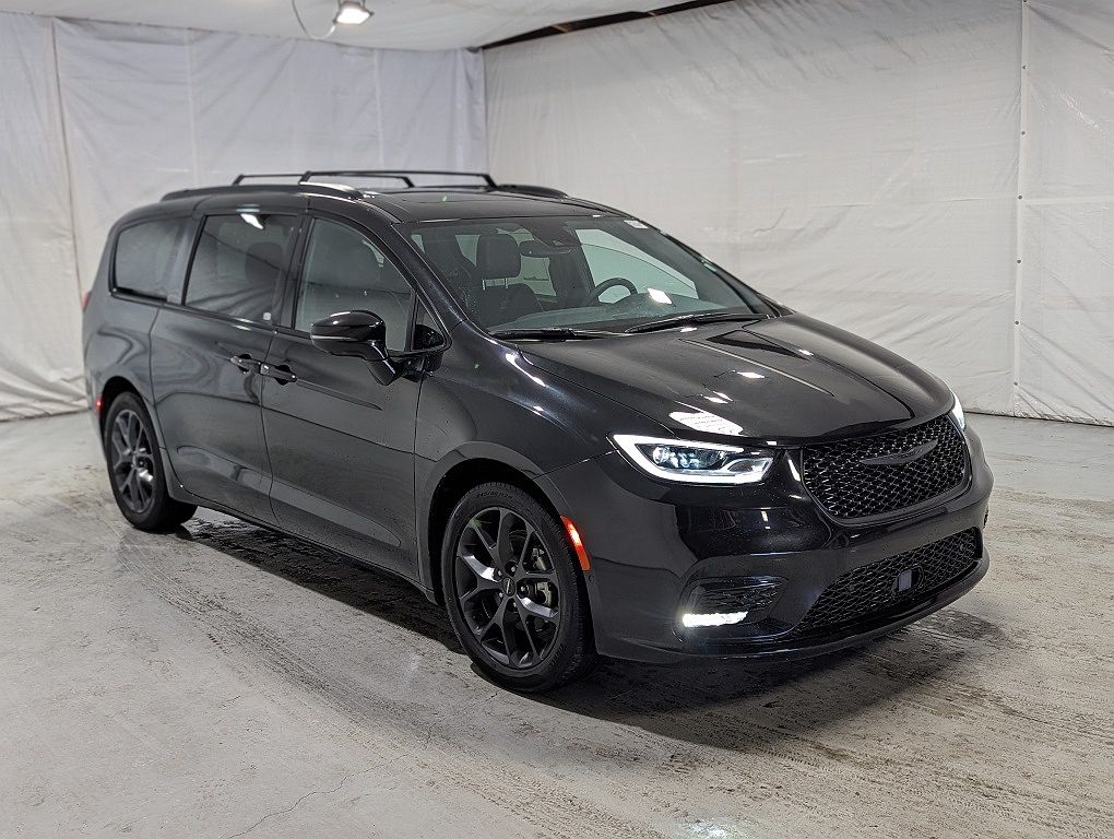 2022 Chrysler Pacifica Limited image 0