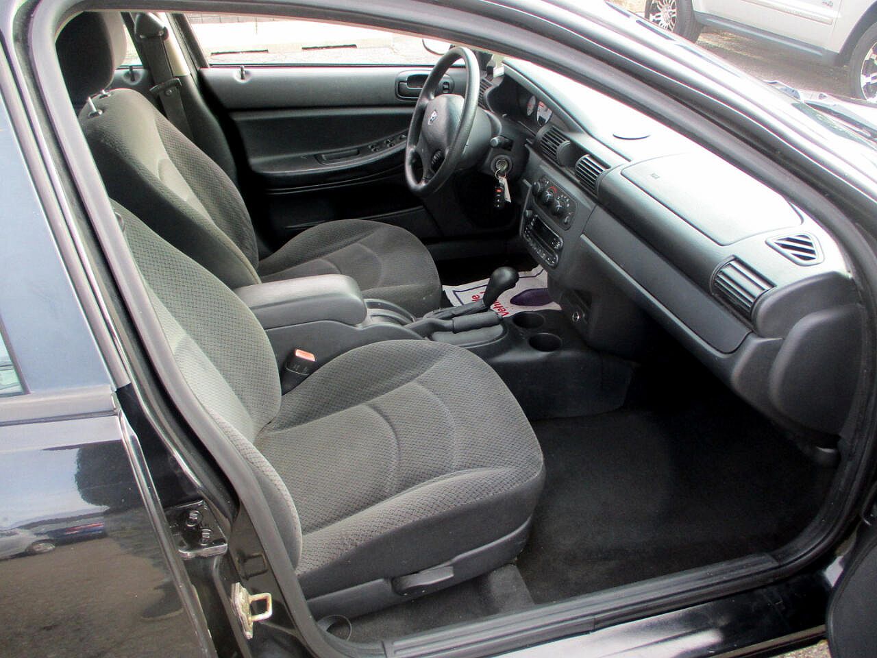 2005 Dodge Stratus SXT image 6