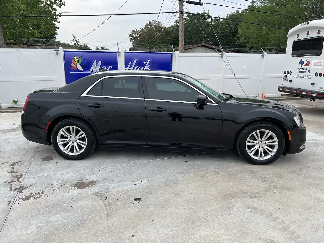 2017 Chrysler 300 Limited Edition image 1