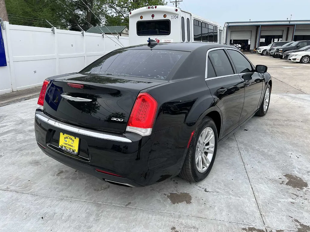 2017 Chrysler 300 Limited Edition image 2