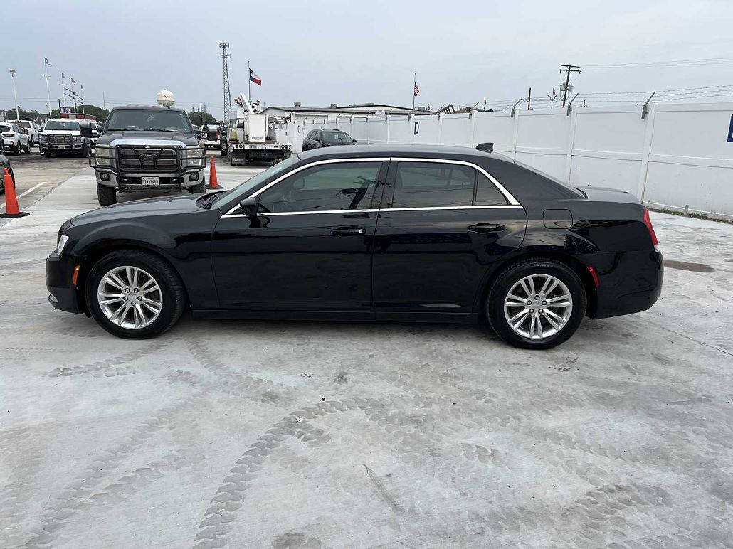 2017 Chrysler 300 Limited Edition image 5