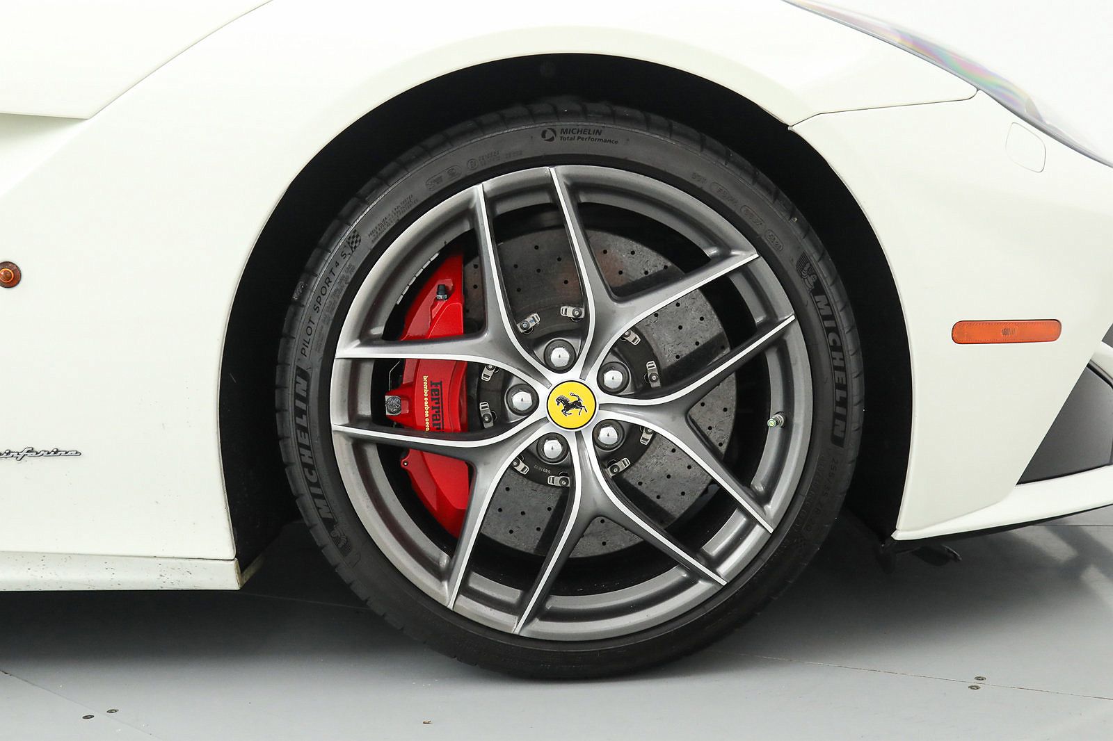 2014 Ferrari F12 Berlinetta image 34