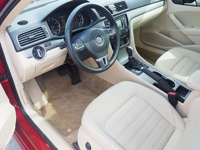 2015 Volkswagen Passat Sport image 18