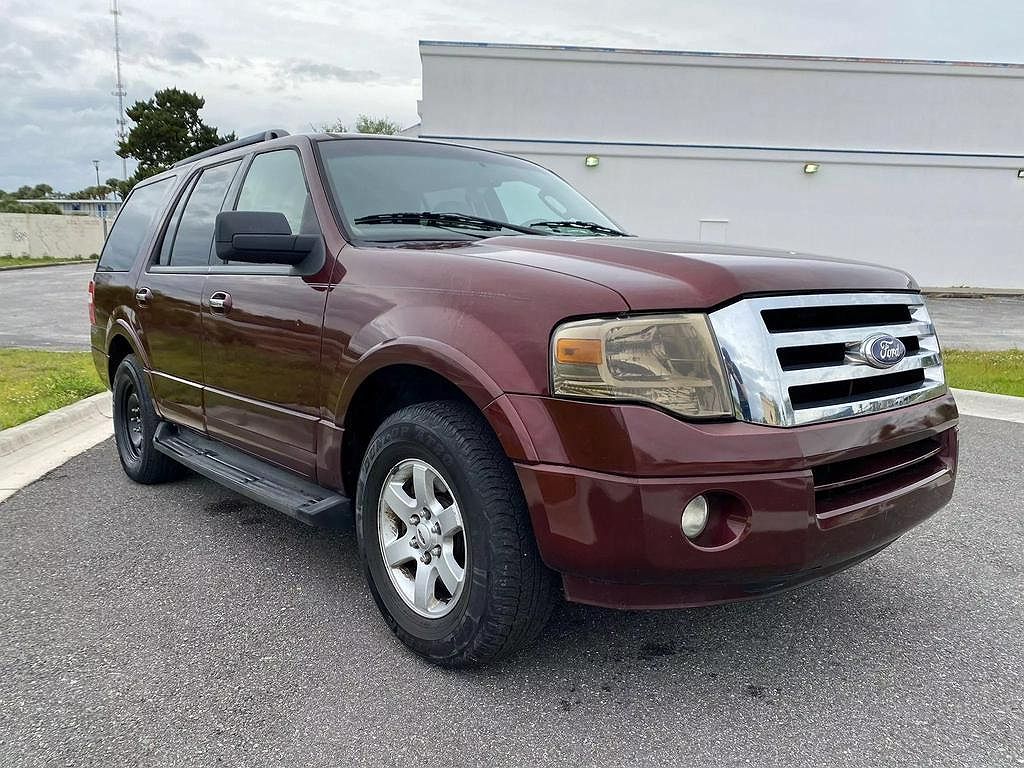2010 Ford Expedition XLT image 2