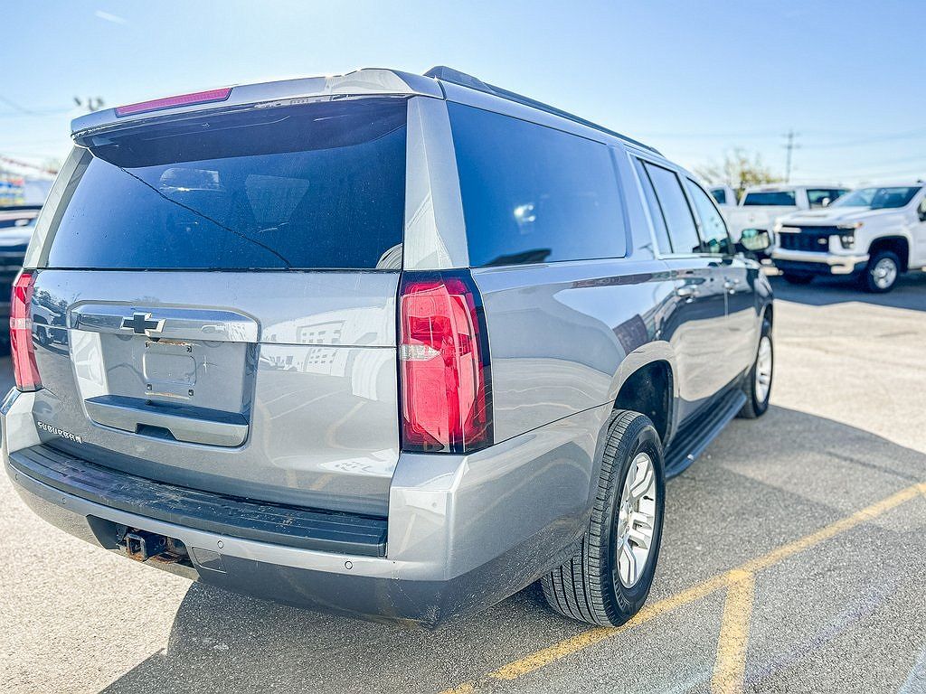 2018 Chevrolet Suburban LS image 4