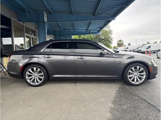 2019 Chrysler 300