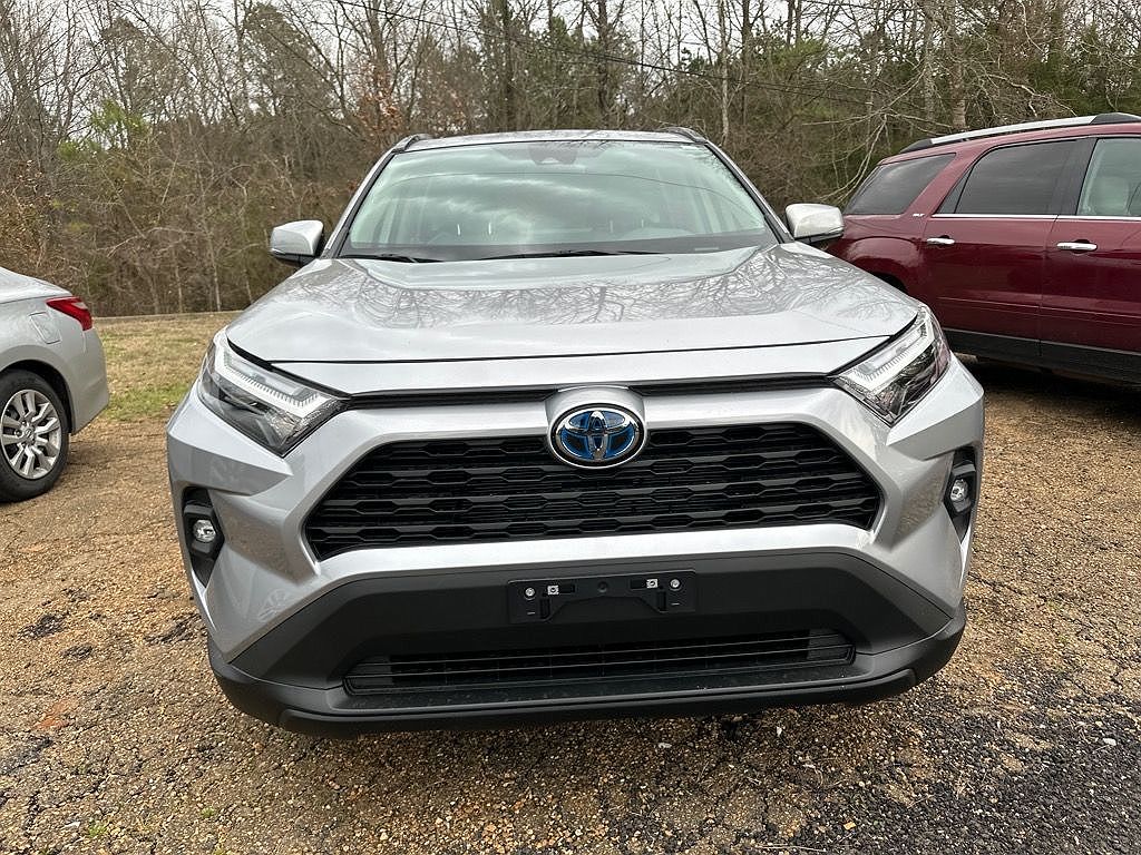 2022 Toyota RAV4 XLE image 1