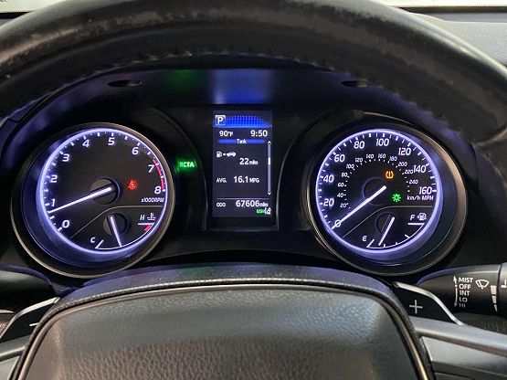2022 Toyota Camry SE photo 10