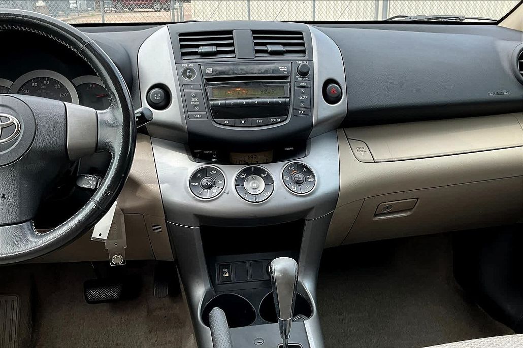 2006 Toyota RAV4 Limited Edition image 4