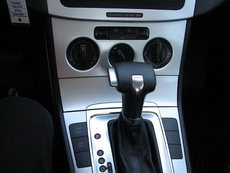2010 Volkswagen Passat Komfort image 21