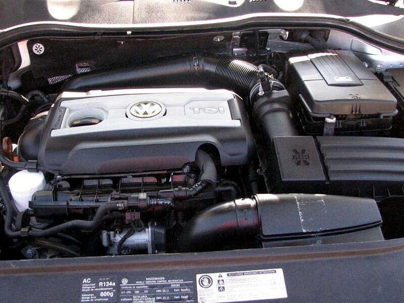 2010 Volkswagen Passat Komfort image 25