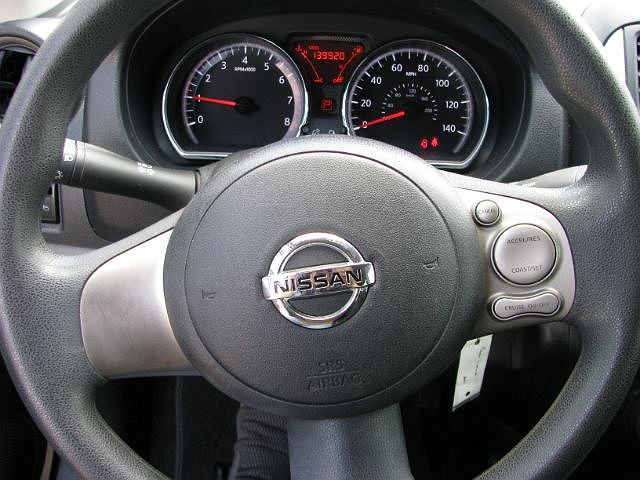 2013 Nissan Versa SV image 7