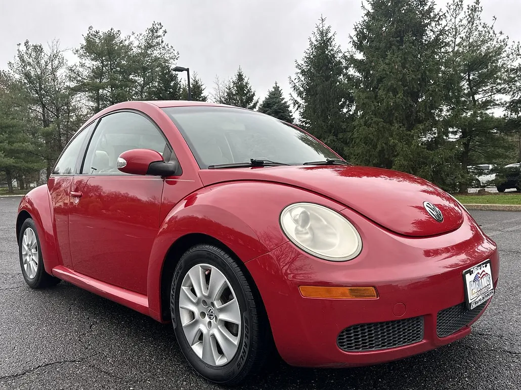2010 Volkswagen New Beetle null image 0